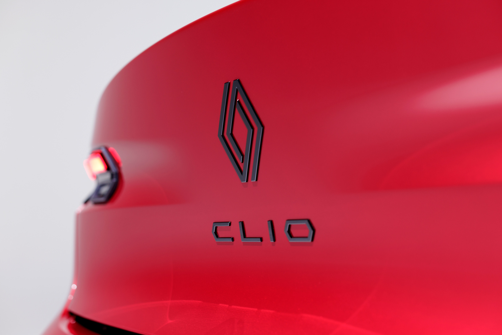 SMALL_Renault Clio full hybrid E-Tech - Esprit Alpine - Absolute Red (28)